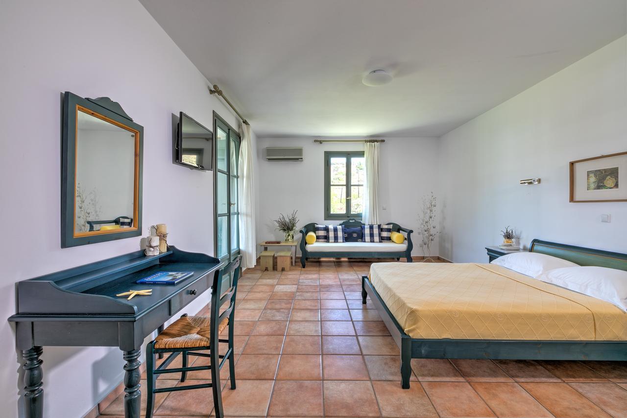 Dioni Hotel Скирос Екстериор снимка