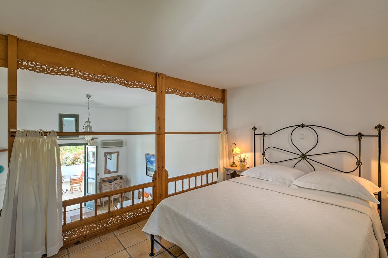 Dioni Hotel Скирос Екстериор снимка